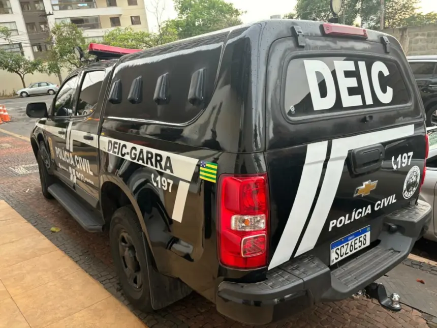 PCGO cumpre mandados de busca e apreensão em desfavor de proprietário de joalheria suspeito de receptação de joias e ouro em Goiânia PCGO cumpre mandados de busca e apreensão em desfavor de proprietário de joalheria suspeito de receptação de joias e ouro em Goiânia