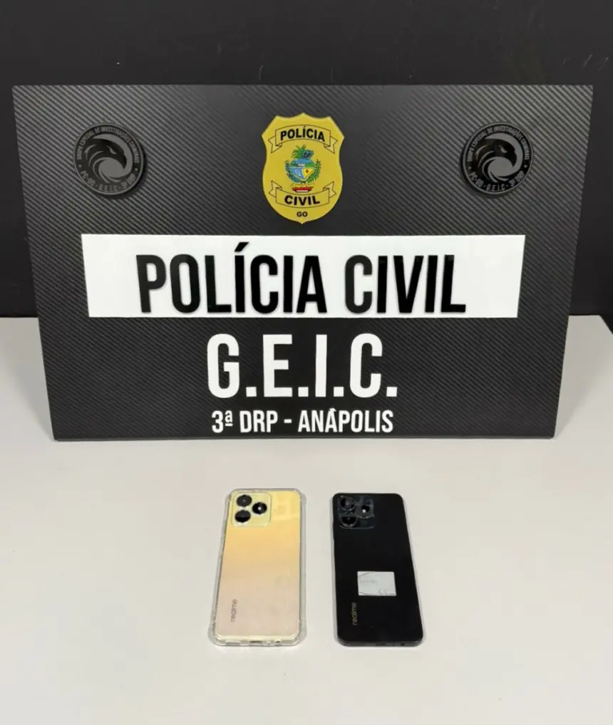 Polícia Civil recupera celulares roubados em chácara de Anápolis e prende envolvidos na receptação dos aparelhos Polícia Civil recupera celulares roubados em chácara de Anápolis e prende envolvidos na receptação dos aparelhos