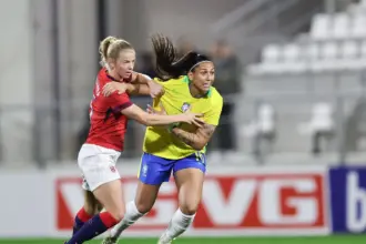 Seleção feminina perde para Noruega em penúltimo compromisso do ano