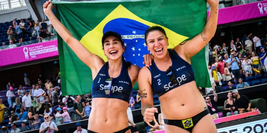 Carol Soberg e Rebecca faturam bronze no Mundial de vôlei de praia Carol Soberg e Rebecca faturam bronze no Mundial de vôlei de praia