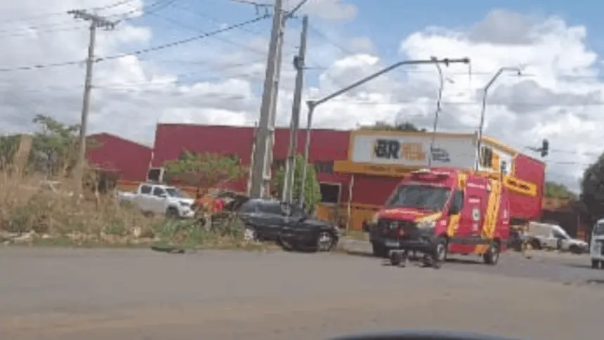 Duas pessoas ficam feridas ao se envolver em grave acidente na região norte de Goianésia Duas pessoas ficam feridas ao se envolver em grave acidente na região norte de Goianésia