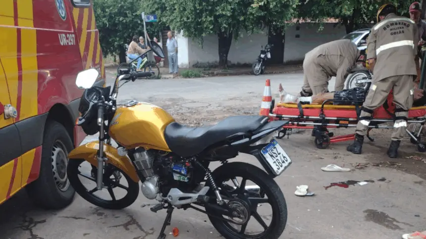 Motociclista fica gravemente ferido após colisão entre moto e carro no leste de Goianésia Motociclista fica gravemente ferido após colisão entre moto e carro no leste de Goianésia