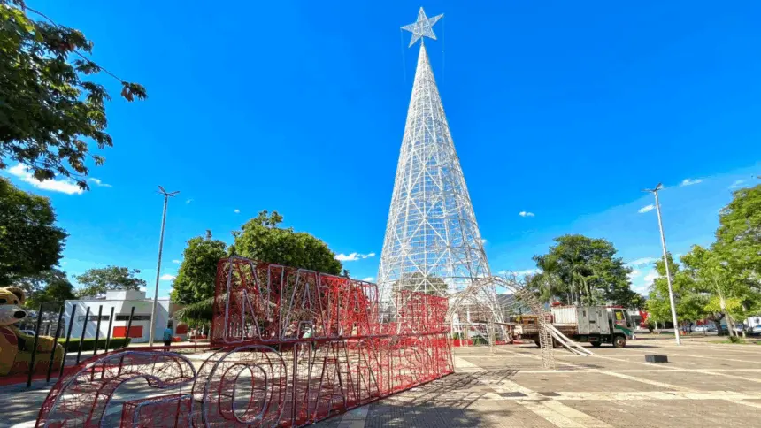 Natal Luz 2025: Luzes da Árvore Encantada serão acesas nesta quinta na Praça Laurentino Martins Natal Luz 2025: Luzes da Árvore Encantada serão acesas nesta quinta na Praça Laurentino Martins