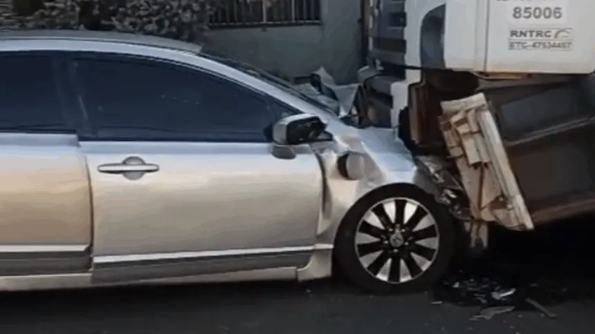 Urgente: Motorista fica gravemente ferido após colidir em caminhão estacionado no oeste de Goianésia Urgente: Motorista fica gravemente ferido após colidir em caminhão estacionado no oeste de Goianésia