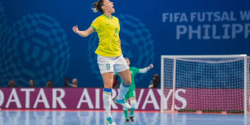 Brasil goleia e avança para semi da Copa do Mundo de futsal Brasil goleia e avança para semi da Copa do Mundo de futsal