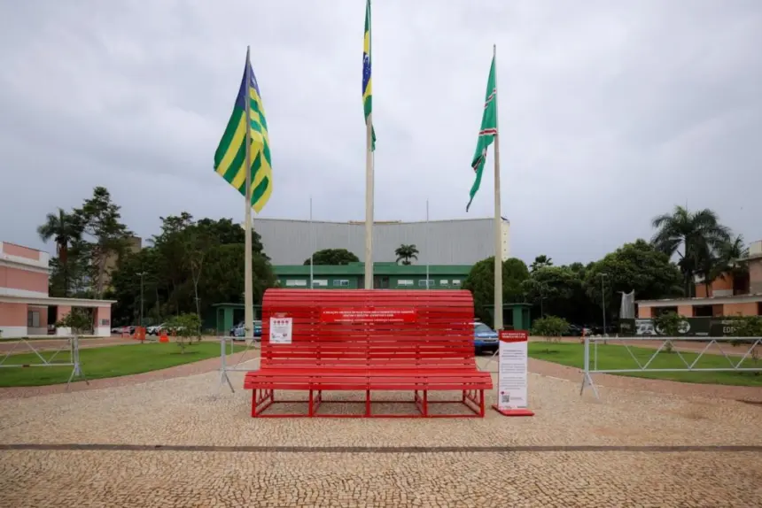 Banco Vermelho é inaugurado em Goiânia – símbolo representa combate à violência contra a mulher – Portal Goiás