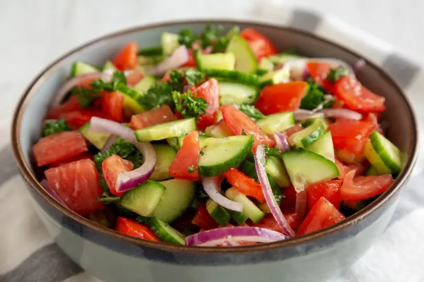 7 saladas para ajudar a combater o inchaço 7 saladas para ajudar a combater o inchaço