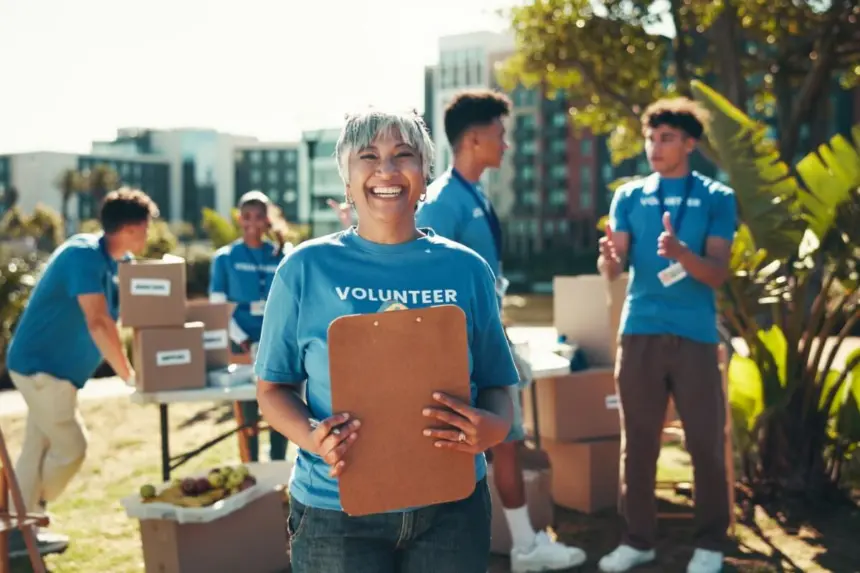 Voluntariado: 4 formas de fortalecer a saúde mental ajudando os outros