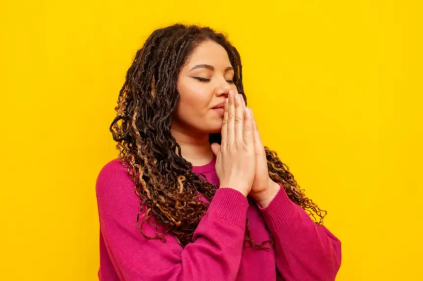 Fim de ano protegido: 5 orações para renovar a fé e afastar energias negativas Fim de ano protegido: 5 orações para renovar a fé e afastar energias negativas