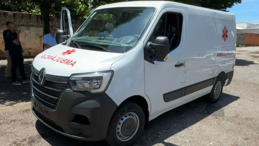 Prefeitura de Goianésia recebe nova ambulância para reforçar atendimentos na saúde Prefeitura de Goianésia recebe nova ambulância para reforçar atendimentos na saúde