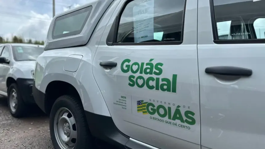 Prefeitura de Goianésia recebe veículos do Governo de Goiás para reforçar serviços da cidade Prefeitura de Goianésia recebe veículos do Governo de Goiás para reforçar serviços da cidade