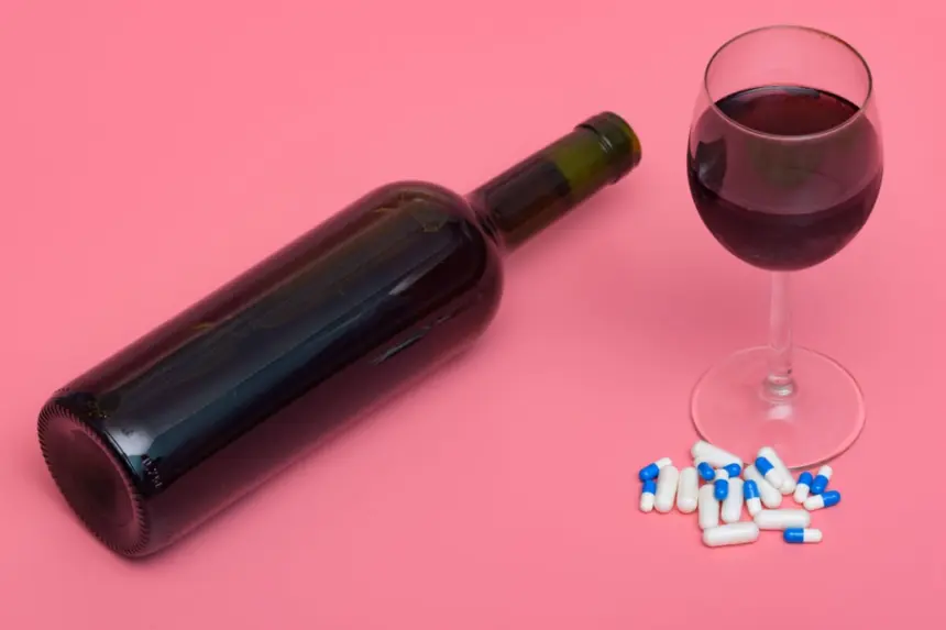 Automedicação nas festas: perigos de misturar álcool e remédios Automedicação nas festas: perigos de misturar álcool e remédios