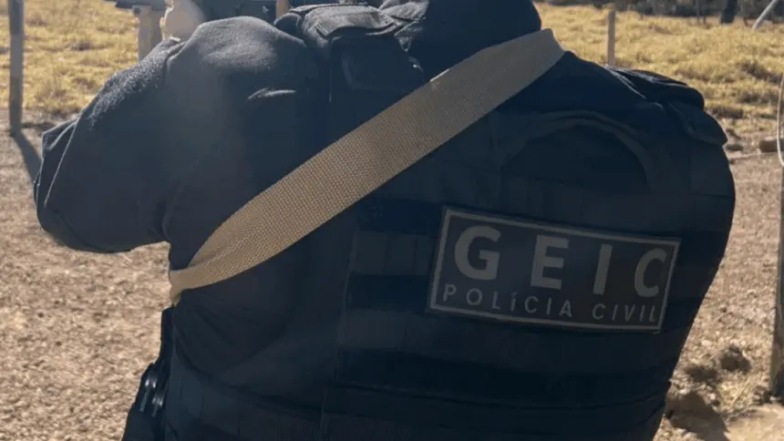 PCGO prende homem em flagrante por extorquir ex-companheiros para não divulgar imagens íntima PCGO prende homem em flagrante por extorquir ex-companheiros para não divulgar imagens íntima
