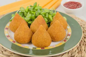 6 petiscos veganos irresistíveis e fáceis de fazer