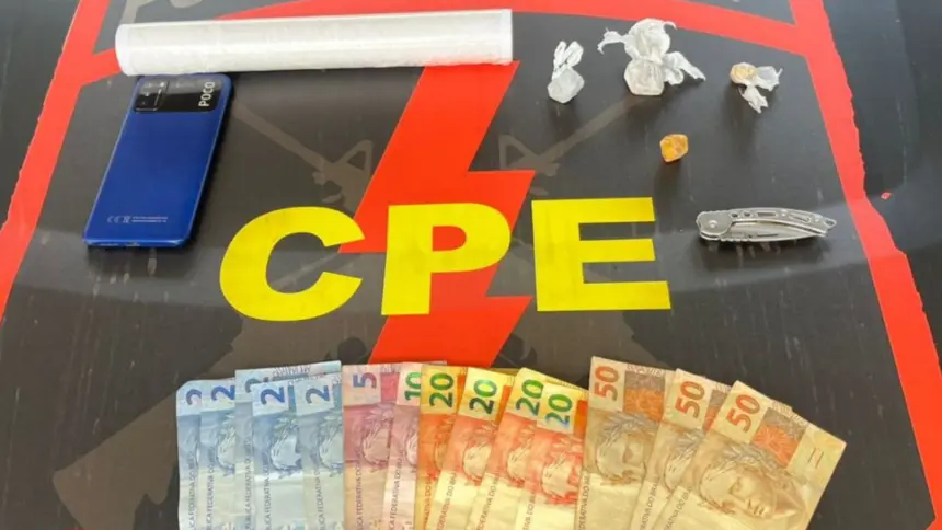 CPE prende suspeito por tráfico de drogas no Bairro Nova Aurora, em Goianésia CPE prende suspeito por tráfico de drogas no Bairro Nova Aurora, em Goianésia