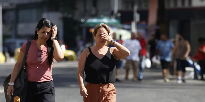 Saúde pública no RJ registra aumento nos atendimentos ligados ao calor Saúde pública no RJ registra aumento nos atendimentos ligados ao calor