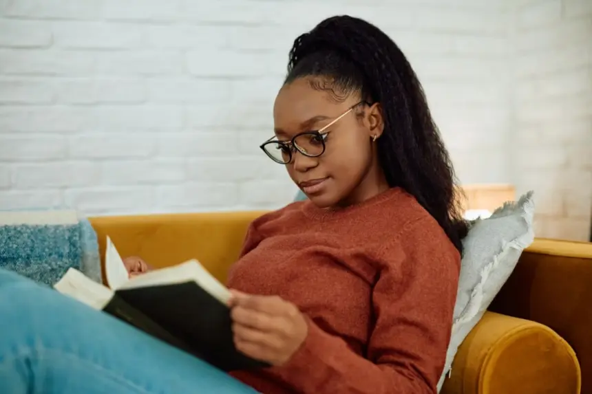 Dia do Leitor: 8 livros essenciais para estudantes do Ensino Médio Dia do Leitor: 8 livros essenciais para estudantes do Ensino Médio
