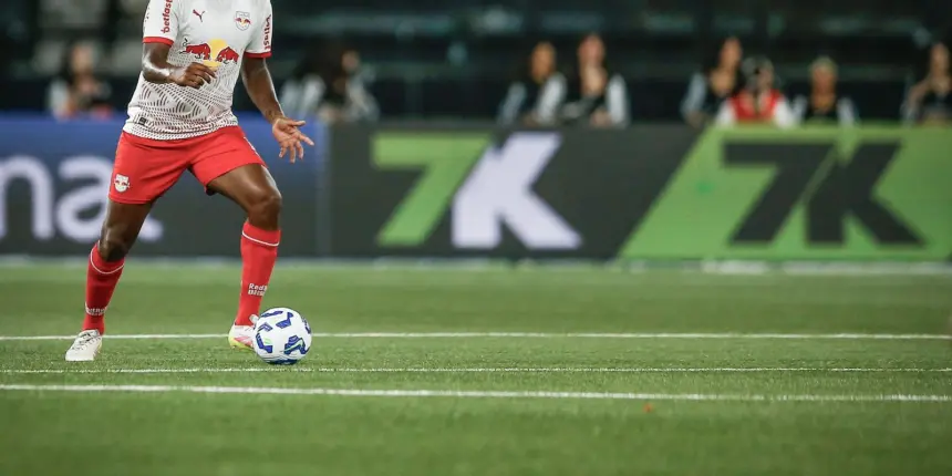 Jogador do Bragantino pede desculpas após fala machista contra árbitra Jogador do Bragantino pede desculpas após fala machista contra árbitra