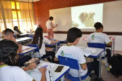 Governo anuncia reajuste de 5,4% para todos professores da rede estadual de ensino de Goiás