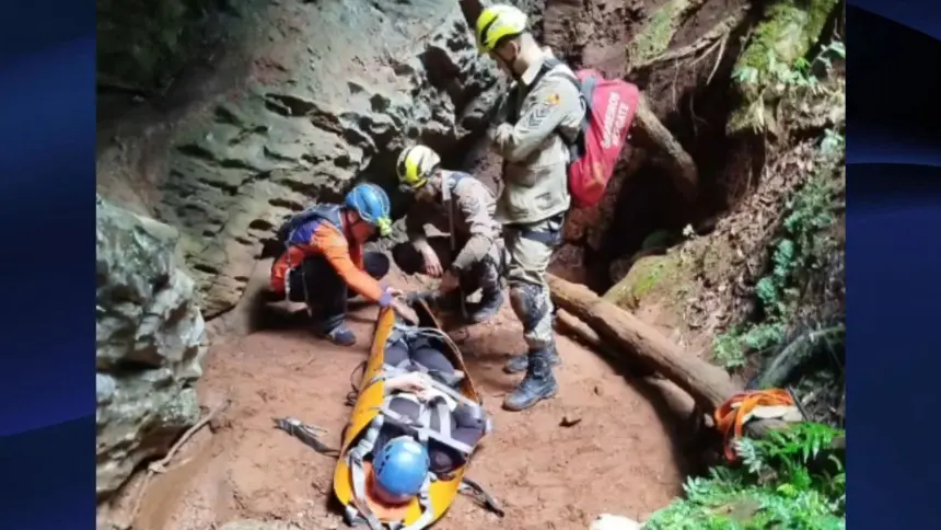 Bombeiros de Goianésia realizam resgate complexo em caverna de Vila Propício