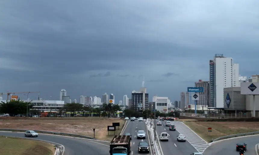 Proteja-se e não esqueça o guarda-chuva! Cimehgo alerta sobre tempestades e fortes rajadas de vento