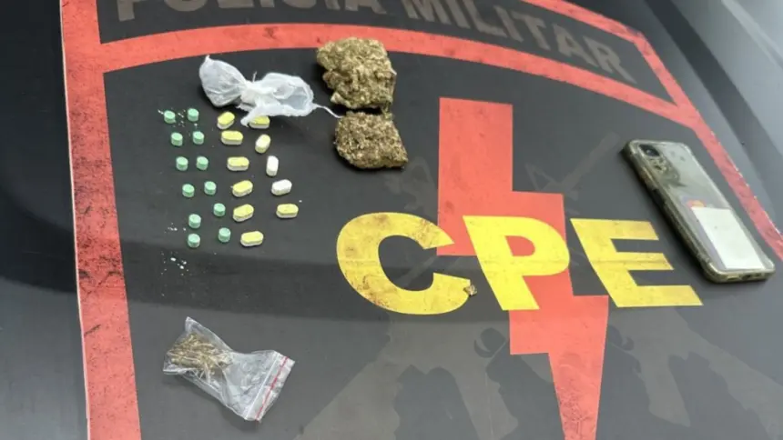 CPE Goianésia prende suspeito por tráfico ao ser pego com drogas para o carnaval CPE Goianésia prende suspeito por tráfico ao ser pego com drogas para o carnaval