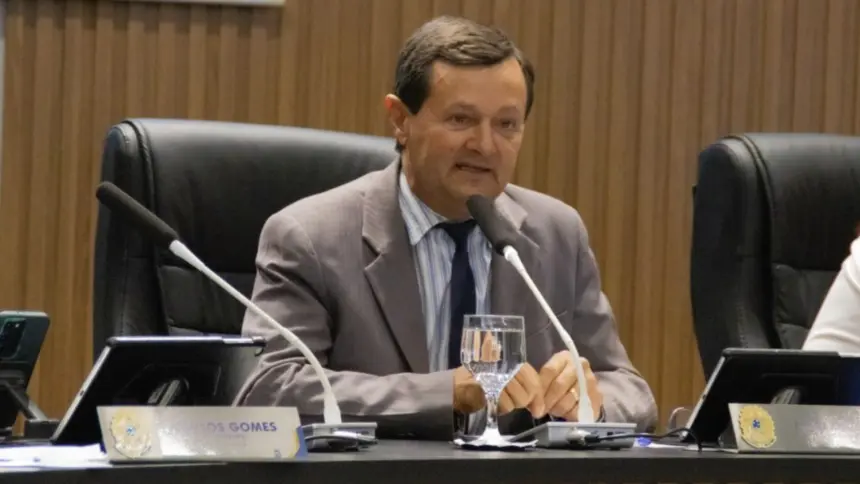 Vereador Gesmar da Silva solicita melhorias estruturais na Farmácia Municipal de Goianésia Vereador Gesmar da Silva solicita melhorias estruturais na Farmácia Municipal de Goianésia