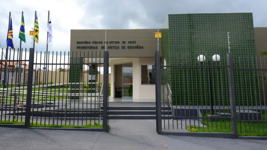 MPGO reúne comerciantes de Goianésia para tratar da desobstrução de calçadas e concede prazo de 30 dias para adequação MPGO reúne comerciantes de Goianésia para tratar da desobstrução de calçadas e concede prazo de 30 dias para adequação