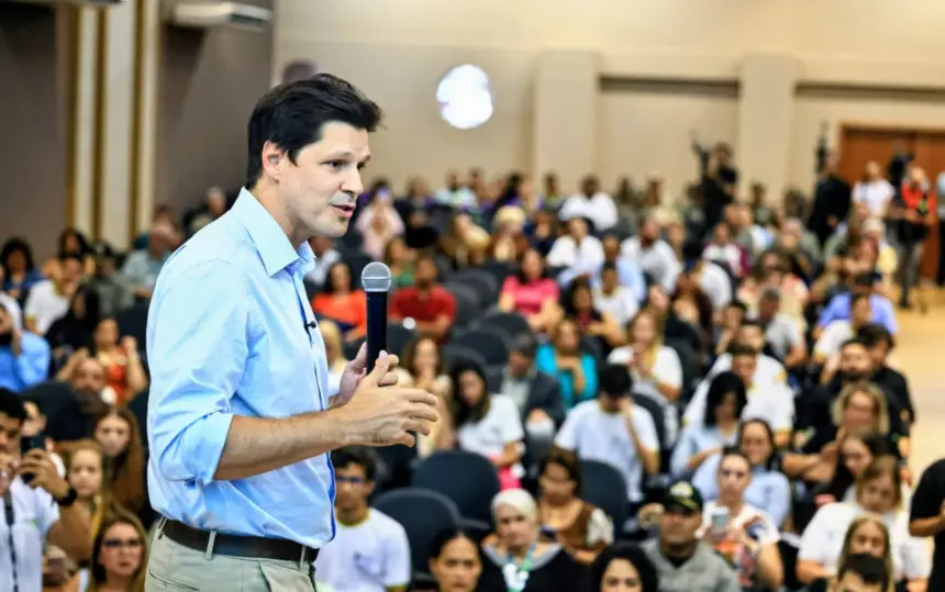 “Premiar desempenho muda o futuro do estudante e fortalece o futuro de Goiás”, diz Daniel Vilela “Premiar desempenho muda o futuro do estudante e fortalece o futuro de Goiás”, diz Daniel Vilela