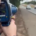 PRF flagra “Festival de Velocidade” no início da Operação Carnaval em Goiás