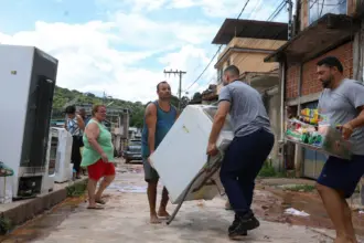 Saúde envia equipes do SUS para áreas atingidas pela chuva em Minas