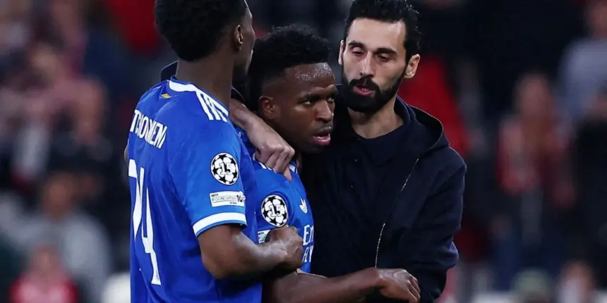 Vini Jr marca golaço e denuncia caso de racismo em Liga dos Campeões Vini Jr marca golaço e denuncia caso de racismo em Liga dos Campeões