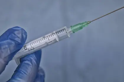 Anvisa alerta para riscos de uso indevido de preenchedores dérmicos