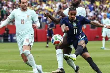 Raphinha e Wesley são cortados da seleção brasileira