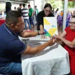 Cartões do Aluguel Social e escrituras são entregues em três municípios