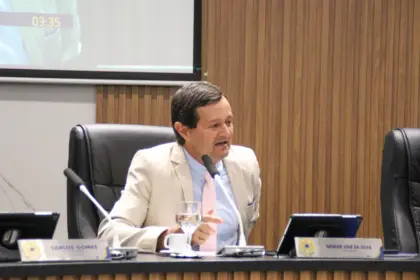 Vereador Gesmar José solicita rotatória ou lombada eletrônica em frente à escola no Bairro Primavera