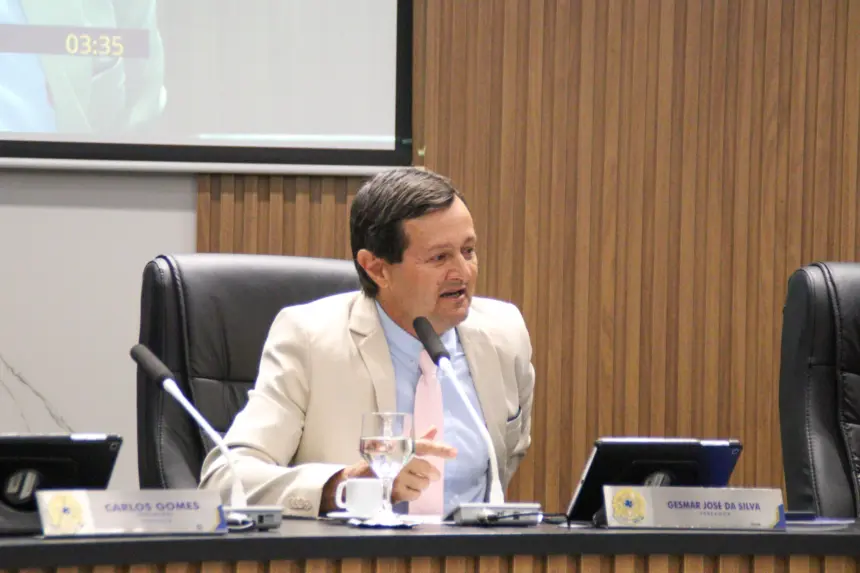 Vereador Gesmar José solicita rotatória ou lombada eletrônica em frente à escola no Bairro Primavera Vereador Gesmar José solicita rotatória ou lombada eletrônica em frente à escola no Bairro Primavera