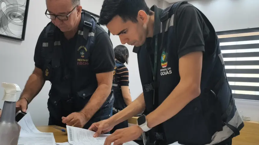Operação conjunta autua distribuidoras por aumento injustificado em preços de combustível Operação conjunta autua distribuidoras por aumento injustificado em preços de combustível