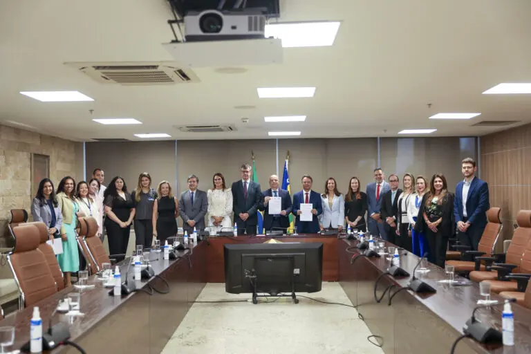 Acordo busca ampliação de grupos reflexivos para autores de violência doméstica em Goiás Acordo busca ampliação de grupos reflexivos para autores de violência doméstica em Goiás