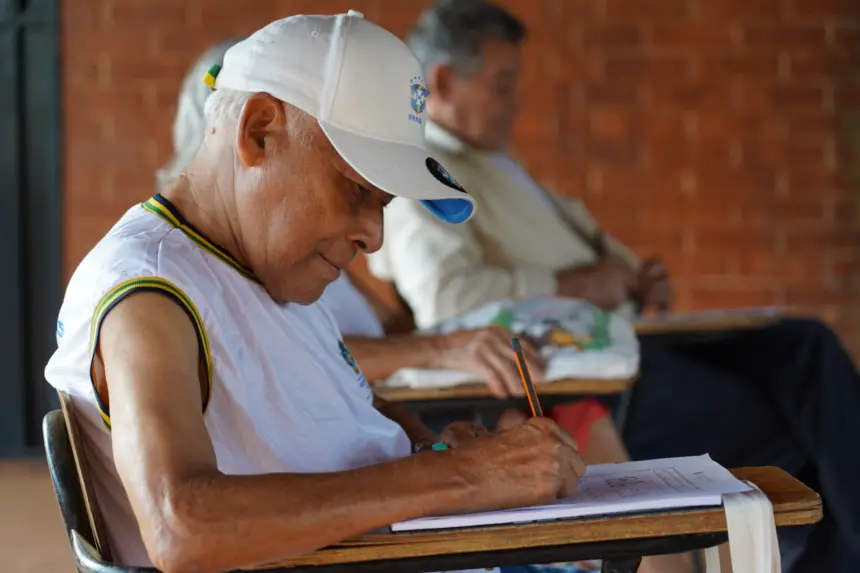 Programa Alfabetização e Família reduz analfabetismo adulto em Goiás Programa Alfabetização e Família reduz analfabetismo adulto em Goiás