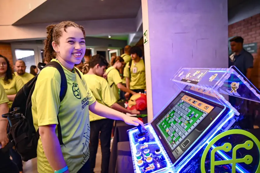 Tech é Social entrega cartões para alunos das Escolas do Futuro Tech é Social entrega cartões para alunos das Escolas do Futuro