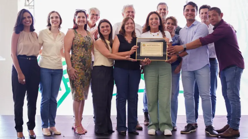 Câmara participa de inauguração de Agrocolégio e entrega homenagem à primeira-dama do Estado