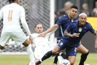 Brasil joga mal e perde de 2 a 1 para a França nos EUA