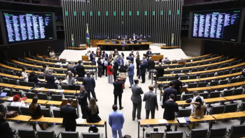 Câmara aprova projeto que libera spray de pimenta para autodefesa de mulheres Câmara aprova projeto que libera spray de pimenta para autodefesa de mulheres