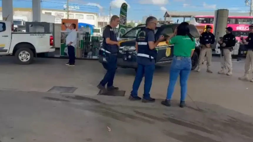 Operação fiscaliza postos e mira aumento abusivo de combustíveis em Goiás Operação fiscaliza postos e mira aumento abusivo de combustíveis em Goiás