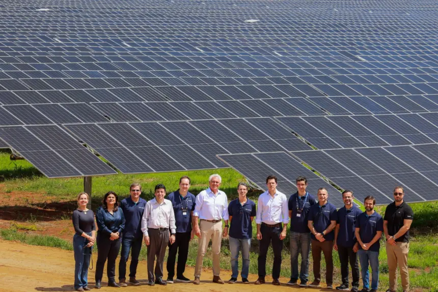 Usina fotovoltaica com capacidade de abastecer uma cidade com 365 mil habitante é inagurada em Vila Propício Usina fotovoltaica com capacidade de abastecer uma cidade com 365 mil habitante é inagurada em Vila Propício
