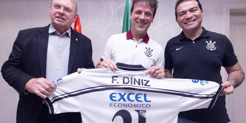 Fernando Diniz é anunciado como novo técnico do Corinthians Fernando Diniz é anunciado como novo técnico do Corinthians