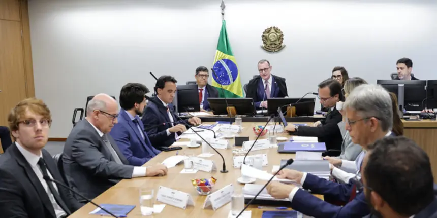 Goiás e Tocantins concordam em suspender processo sobre divisa para realização de estudo técnico Goiás e Tocantins concordam em suspender processo sobre divisa para realização de estudo técnico