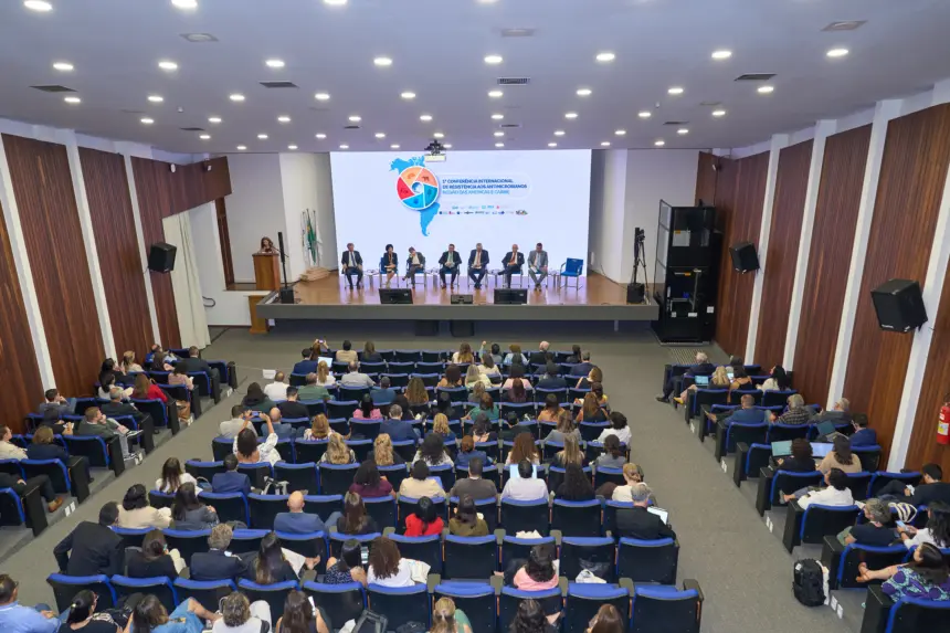 Lacen-GO participa da 1ª Conferência Internacional sobre Resistência aos Antimicrobianos Lacen-GO participa da 1ª Conferência Internacional sobre Resistência aos Antimicrobianos