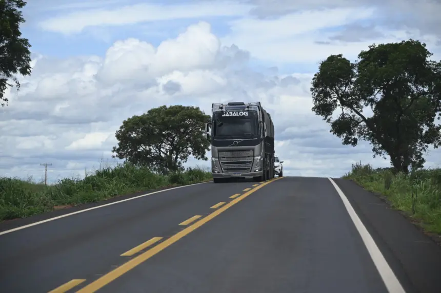 Goiás passa a subsidiar diesel com R$ 0,60 por litro Goiás passa a subsidiar diesel com R$ 0,60 por litro
